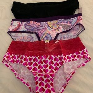 NWT Victoria Secret Underwear - low rise hip hugger style.